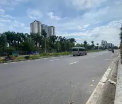 house for sale for only 1 billion 950 right in the center of linh nam