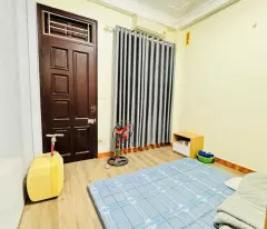 house for sale in bo de center -50m -5 floors -small car -extremely shallow lane -approximately 9 billion