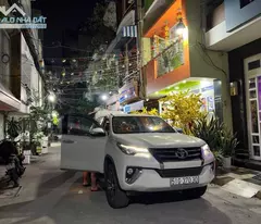 house for sale in car alley 6m ung van khiem, ward 26, binh thanh, 68m2 (4mx17m), price only 10.8 billion.