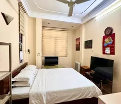 house for sale in dong da district, subdivided lot, main car, 7 entrances, 60m x 4 floors mt4m.