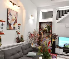 house for sale in dong ngac, bac tu liem: 50m2, price 5.5 billion. ngo thong, oto passed the house, built 5 floors