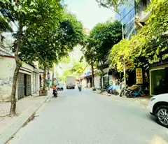 house for sale in duc giang, 80m, sidewalk, cars on both sides, 300m from dong tru bridge