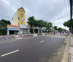 house for sale in front of le hong phong, nha trang. area 130m, 7m wide, 20m road. selling price 9.6 billion