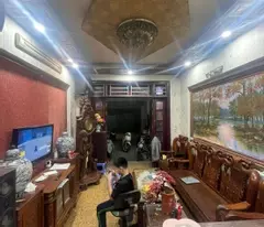 house for sale in ha dinh-thanh xuan. area 70m2-4 floors. near school, local market. car parked in front of the house. price 6.9 billion