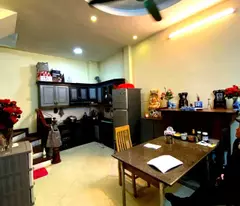 house for sale in le duan, dong da. 40m2 5 floors mt 3.5m 6.8 billion - near ba mau lake - three parking gardens. central