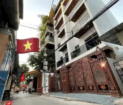 house for sale in nguyen van cu - bo de - dinh business - car garage