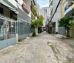 house for sale in ong ich khiem truck alley, ward 5, district 11.