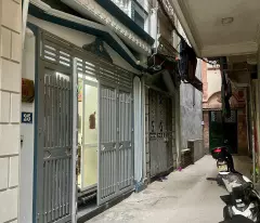 house for sale in tan mai small car center, 32m2, 5 floors price 7.2 billion.