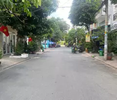 house for sale in tan phu district, near tan hoa canal, 30m2, car always, about 4 billion