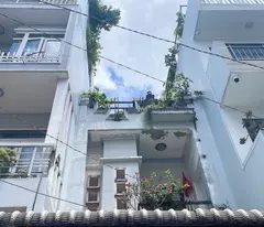 house for sale, lane 11, thu duc. 54m2, 3 floors, 3 bedrooms, pink book. price 5.1 billion. contact: 0933125879