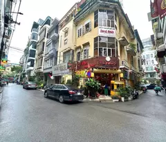 house for sale nguyen hong, dong da - 70m² - mt 5.6m - sidewalk for cars - business - 28.5 billion