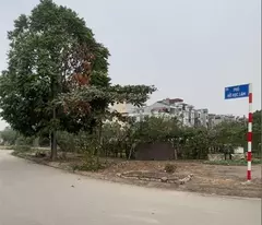 house for sale on 2 side of ngoc lam lake, ngo quyen car - classy view of van phuc lake!
