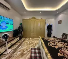 house for sale on building street - 3-sided operating plot - beautiful interior - high-level official neighbors