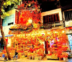 house for sale on hau ma street, hoan kien. 14m2 old town - busy business day and night - extreme money range