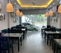 house for sale on hoang cau street, dong da, area 50m2, 3 business floors, frontage 4.8m, price 26 billion.