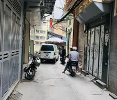 house for sale on hoang quoc viet cau giay auto lane. area 37m - 4t business only 5.85 billion.