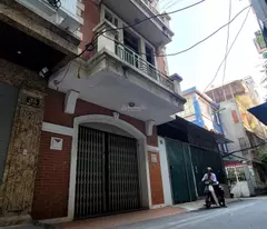 house for sale on hoang quoc viet street, parking lot, sidewalk, 73m2 business only 19.5 billion, est in the region