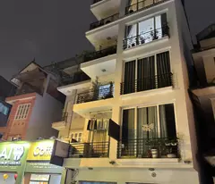 house for sale on lac long quan street, tay ho. 30m2 5t mt 4m price 18 billion - 0978834597. super product of west street