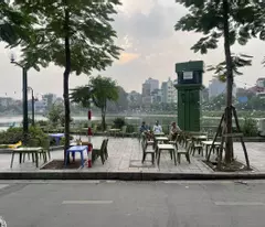 house for sale on linh quang lake. dong da. 74m2 3 floors price 23 billion - sidewalk on 2 side business is unrespectful. - car
