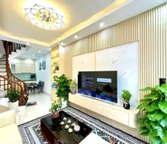 house for sale on long street with many amenities