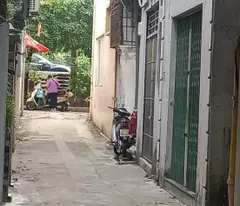 house for sale on ngoc thuy street 30m2, mt 5m, asking price 1.95 billion.