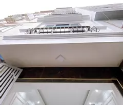 house for sale on nguyen khang —> 40m x 6 floors x 3.5m frontage. car arrives on site. populated and business area
