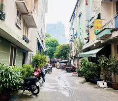 house for sale on nguyen trai street, district 5, ward 7.