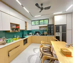 house for sale on nguyen van cu, area 55m2, avoid car lane, busy business, contact: 0365820395