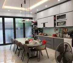 house for sale on nguyen van cu, divided into 2 frontages, 100m x 6 floors, elevator, garage, 19 billion 5