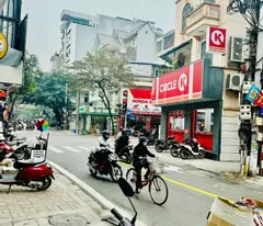 house for sale on to vinh dien street - sidewalk - avoid cars - top business