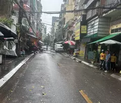 house for sale on vinh tuy street with 5 floors, people built cars and stopped doing business day and night, two ladies