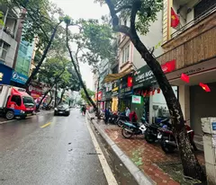 house for sale on vuong thua vu thanh xuan street - beautiful business investment location: area 52m2 - 23.5 billion
