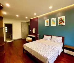 house for sale right at kham thien market alley, dong da 32m2 x 4t, 3 floors through ho