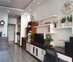 house for sale right at pham van hai market, car entrance, 5m wide, 5 floors, only 10 billion