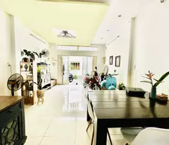 house for sale right away, 4m wide, super nice rear view, car to enter the house, near phan van tri market