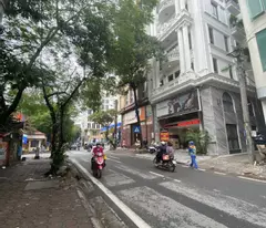 house for sale to investors and businessmen. parking center - 10m to the street, thai ha. 61m2 - 11 billion