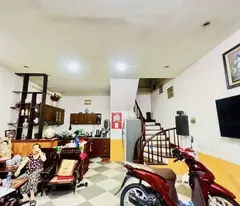 house for sale west lake hoang hoa tham.7 billion area 40m2*5t .30m to car street with nice window.