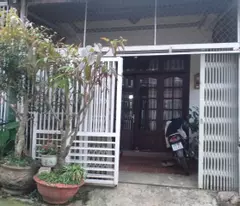house for sale with 1 ground floor and 1 floor with clear red book right in the center of da lat, lam dong
