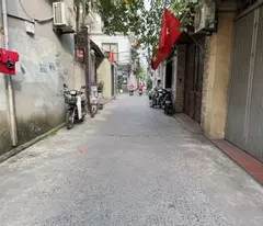 house for sale with 3 open sides, area: 47.6m2, 3 old floors in vu xuan thieu, sai dong. road open for 7-seat cars