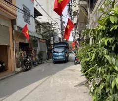 house for sale with alley frontage as big as street front _ avoid cars _ business corner lot _ price 9.5 billion