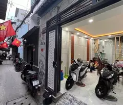 house sale 10 m from the center front. area: 92 m2, casting 4 panels 4 billion q4