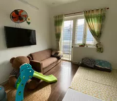 house selling can be lived in or for office/ teaching/ online trading