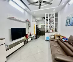 huong dinh's house for sale. 30m 5t mt3.5 high price of 7 billion tragicity!