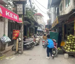 if you work in food/grocery/stationery, you should look at this house. dao tan