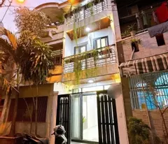 just over 2 billion xx will own a 34.6m2 house located in the center of binh thanh no trang long district. car alley