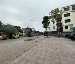 land for sale in ngo gia tu long bien - sidewalks like a football field - business 50m - 10.5 billion