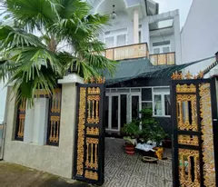 luxury garden villa with furnished garden, 145m2, close to le thi lo.