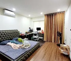 ly nam de house for sale in the heart of the old city, hoan kien. area: 57m² x 4 floors price only: 22.5 billion.