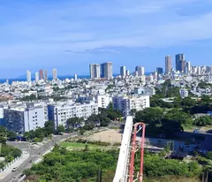 mezzanine house for sale, car owner nguyen phan vinh, near the market, near the sea.