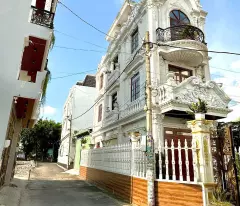 mini villa (5.3x17), light rear hatch 5.6m, with 1-axle truck elevator ha huy giap, district 12
